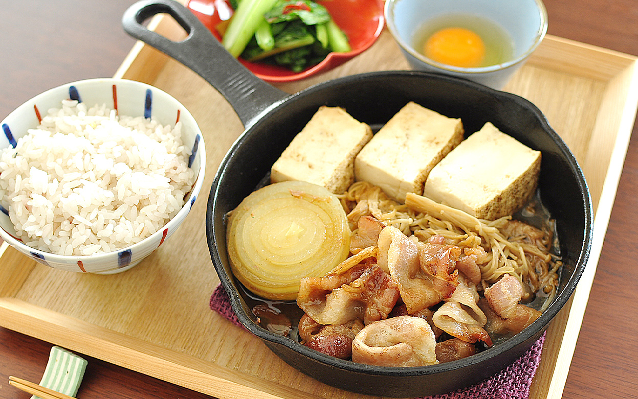 3月 スキレットでアメリカンポークのすき焼き風 井上食堂 居酒屋かなえ 特集 レシピ アメリカンビーフ アメリカンポーク公式サイト 米国食肉輸出連合会